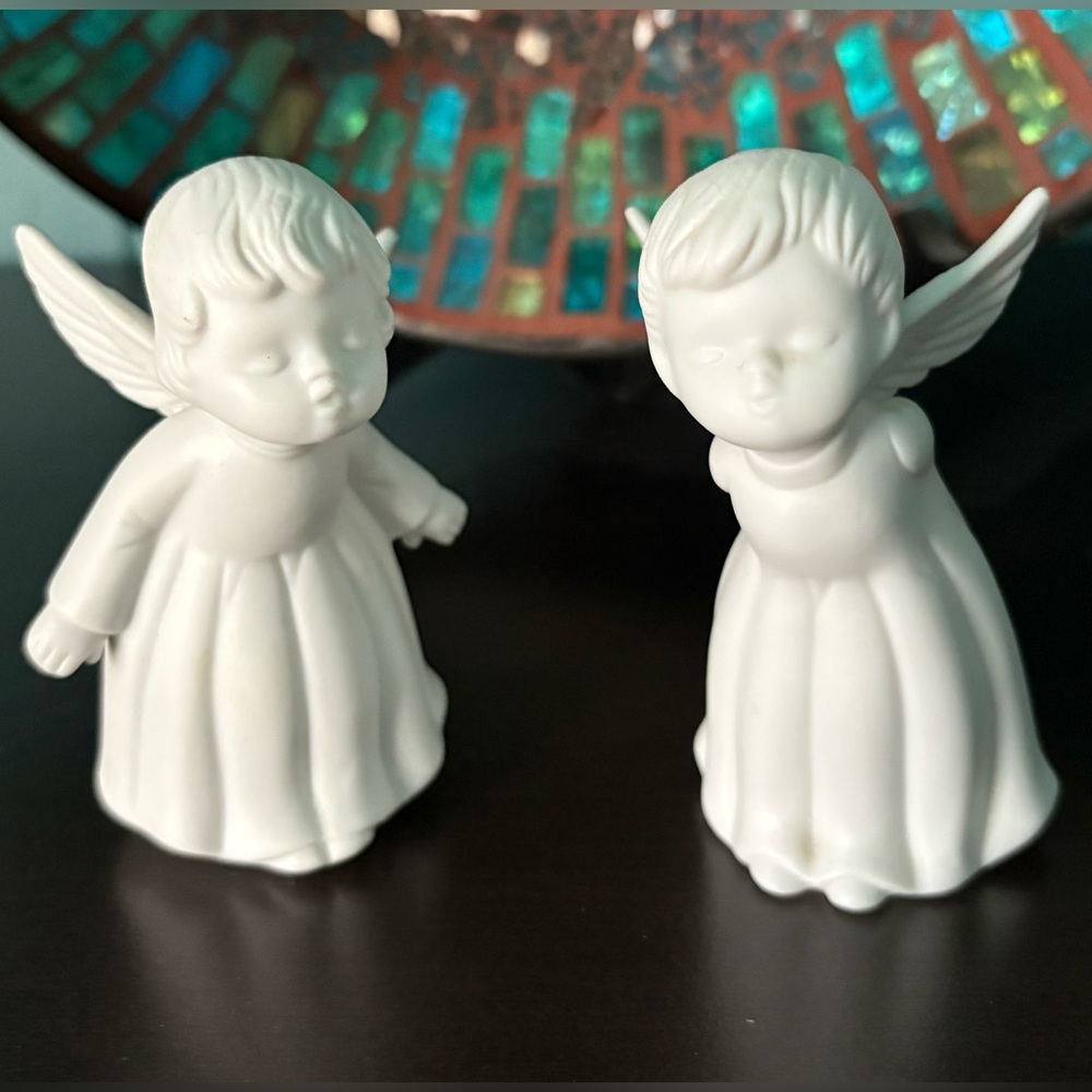 Vintage Elegant White Angel Figurines - Set of 2